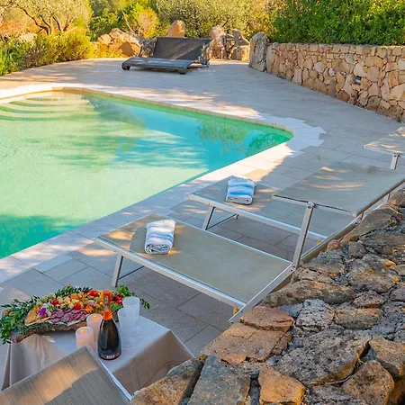 Sardinia Family - Brunilde With Private Pool فيلة