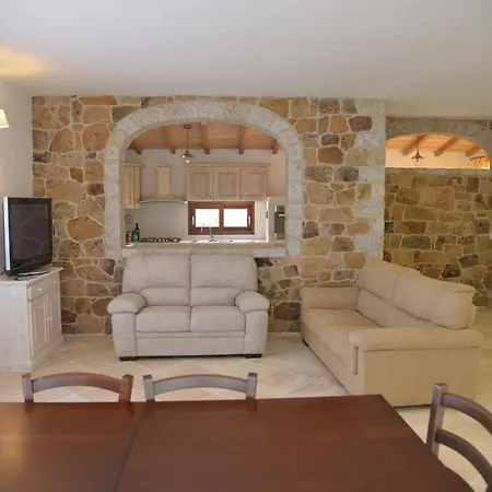 Sardinia Family - Brunilde With Private Pool 빌라