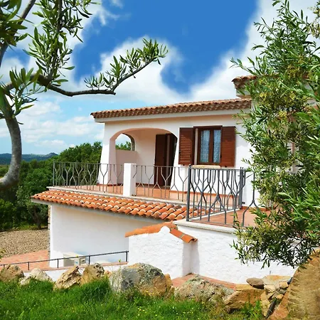 Sardinia Family - Brunilde With Private Pool 빌라