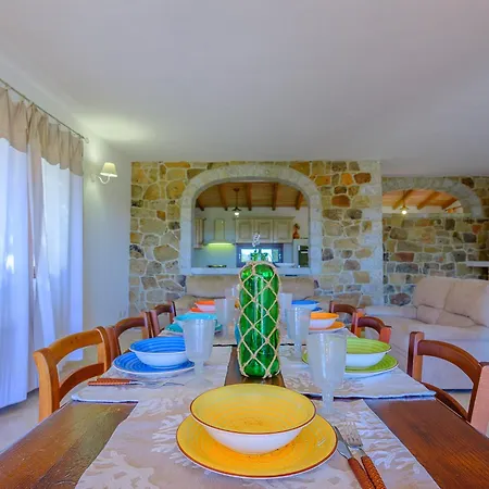 Sardinia Family - Brunilde With Private Pool 빌라